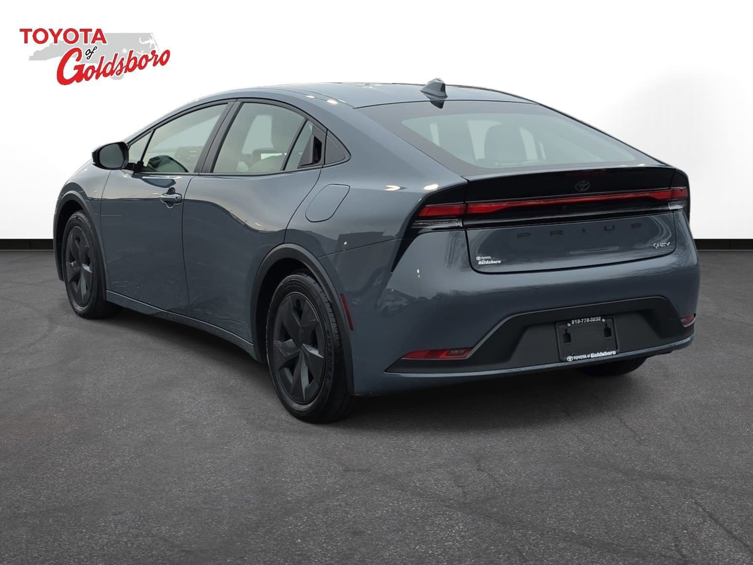 Used 2025 Toyota Prius LE image 7