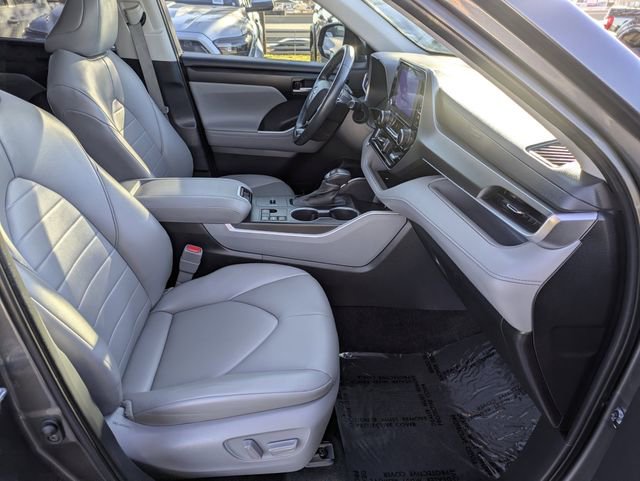 Used 2023 Toyota Highlander XLE image 33
