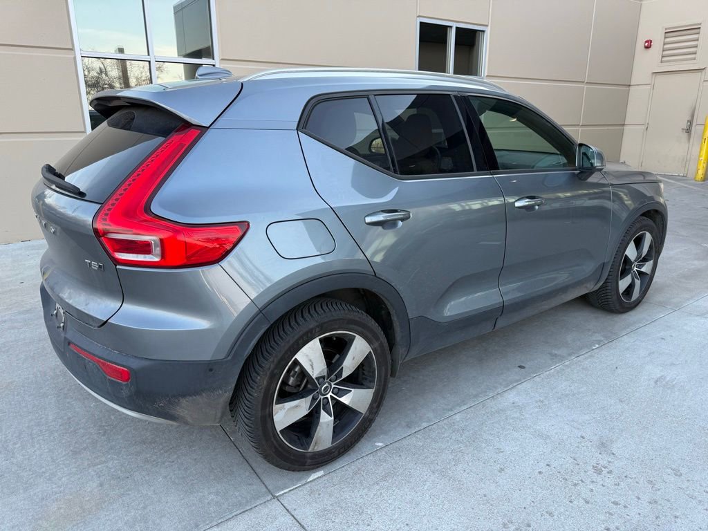 Used 2019 Volvo XC40 T5 Momentum image 5