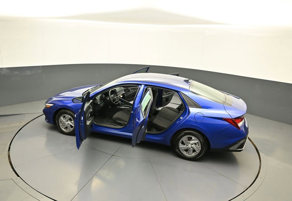 Used 2025 Hyundai Elantra SE FWD image 42