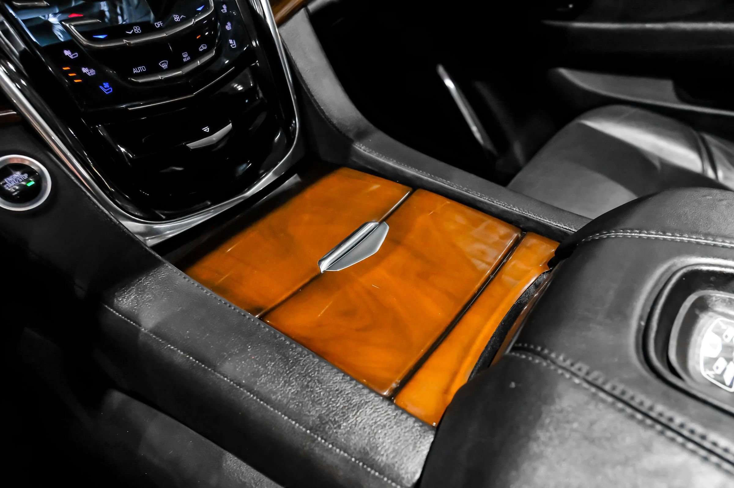 Used 2017 Cadillac Escalade ESV Luxury RWD image 34