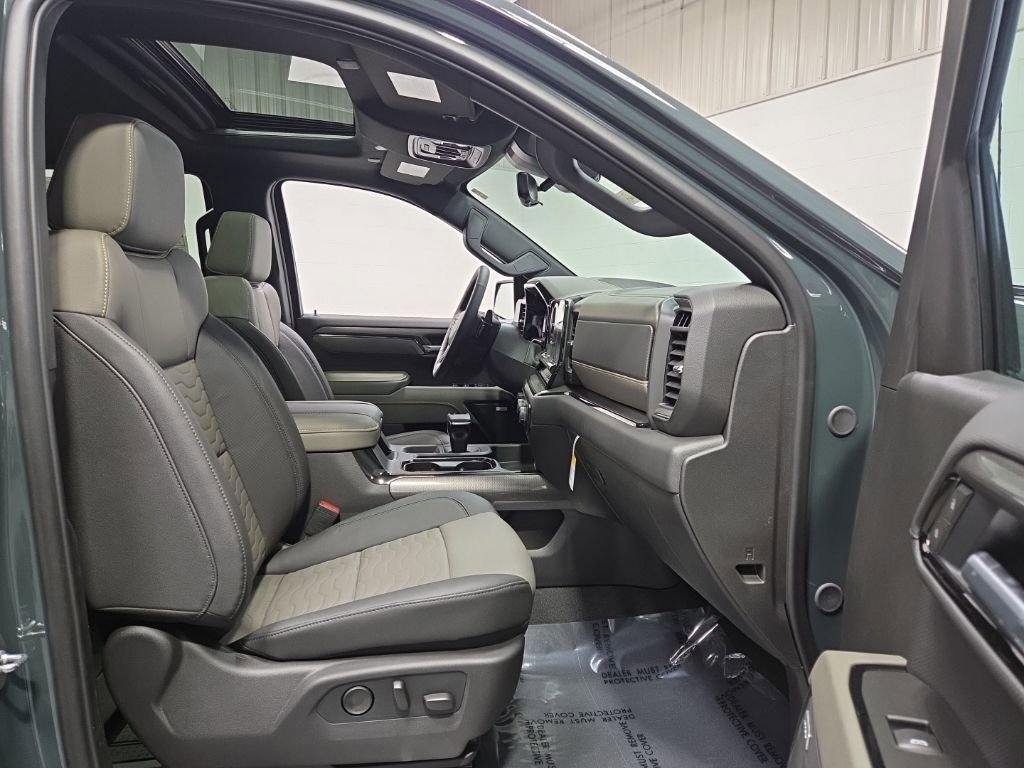 New 2026 Chevrolet Silverado 1500 ZR2 image 9