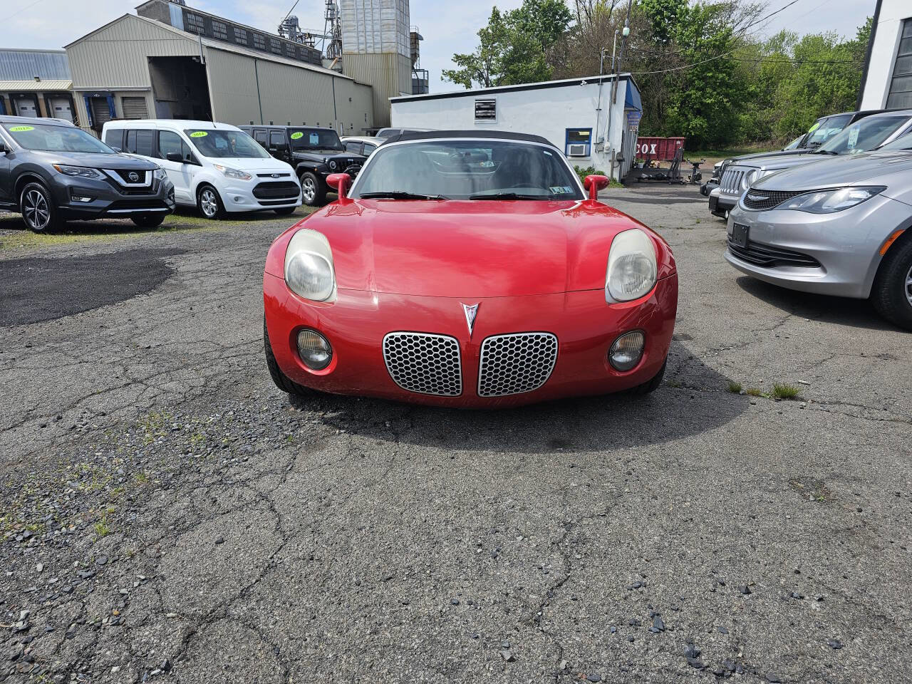 Used 2006 Pontiac Solstice Convertible w/ Premium Package RWD image 2