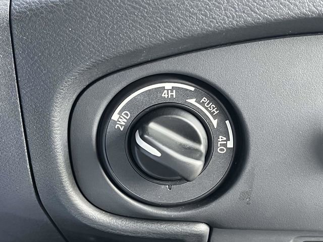 Used 2023 Nissan Frontier SV image 30