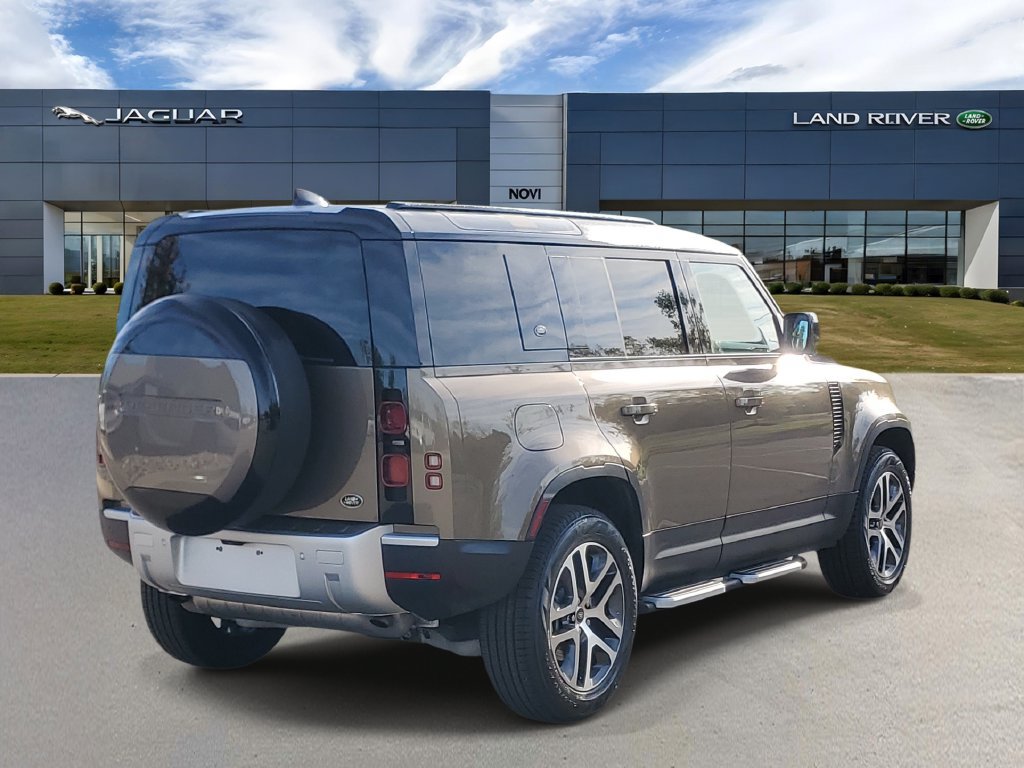 Used 2023 Land Rover Defender 110 SE AWD/4WD image 3