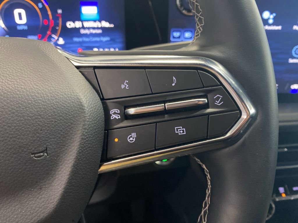 Used 2025 Chevrolet Traverse LT image 22