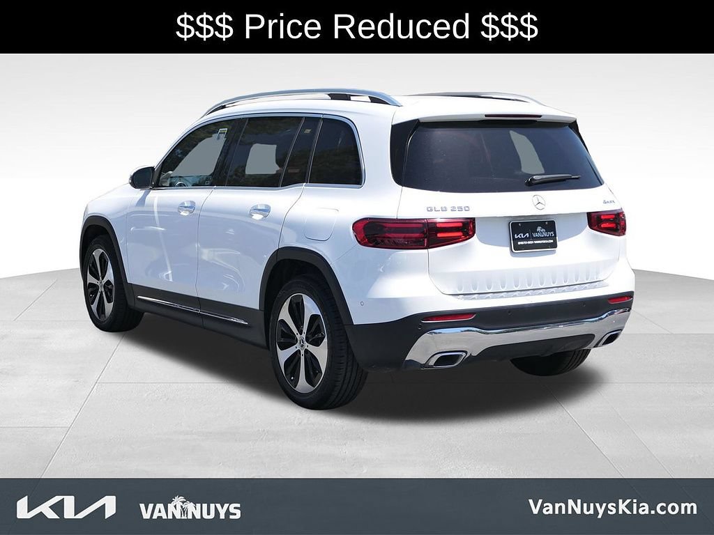 Used 2025 Mercedes-Benz GLB 250 4MATIC image 37
