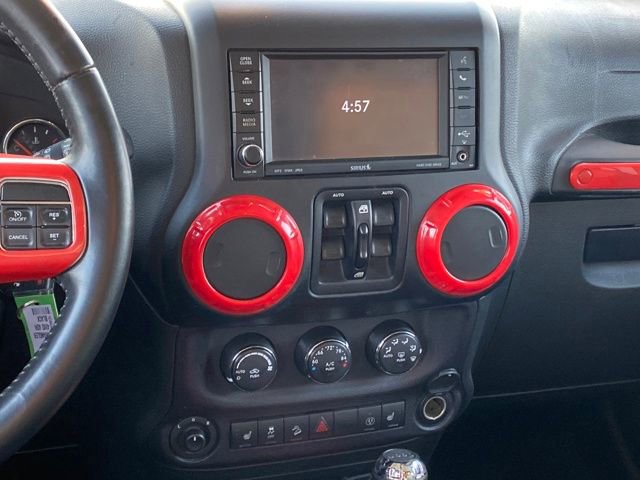 Used 2015 Jeep Wrangler Unlimited Rubicon image 10