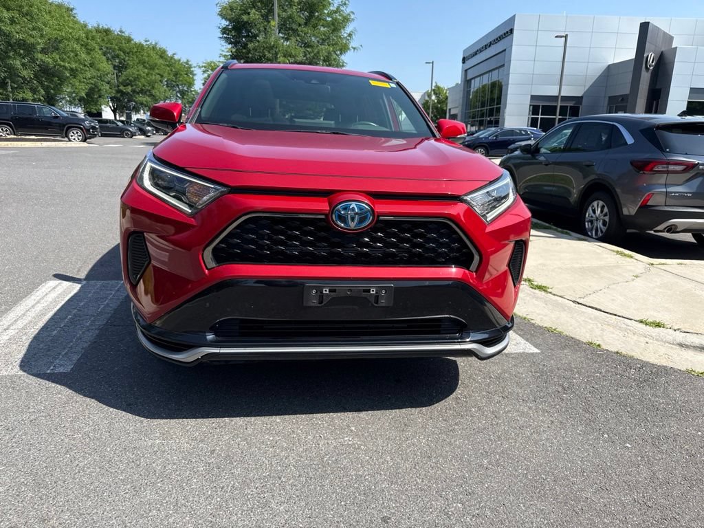Used 2021 Toyota RAV4 SE w/ Weather & Moonroof Package AWD/4WD image 2