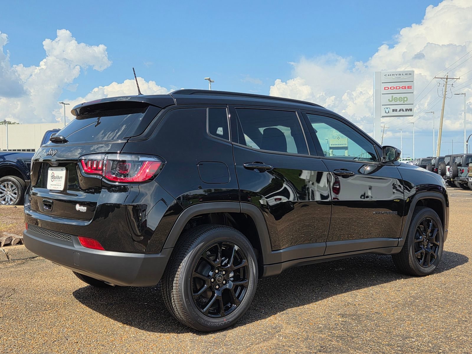 New 2026 Jeep Compass Latitude AWD/4WD image 25
