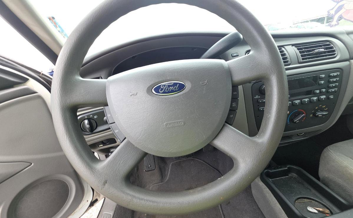 Used 2004 Ford Taurus SES FWD image 10