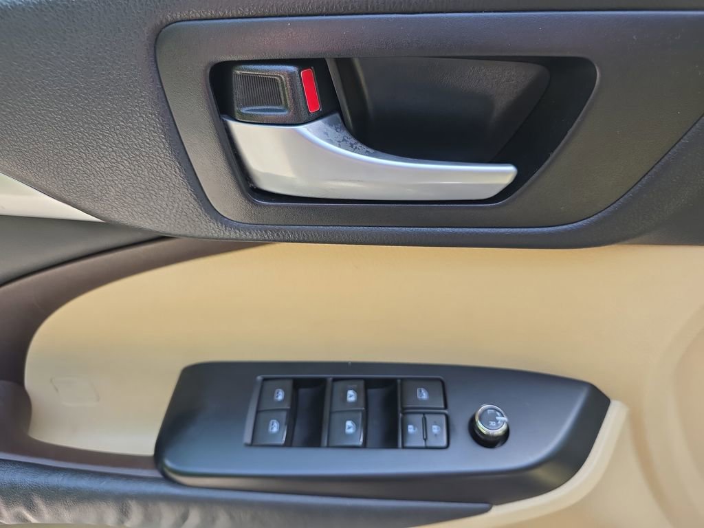 Used 2015 Toyota Highlander XLE AWD/4WD image 22