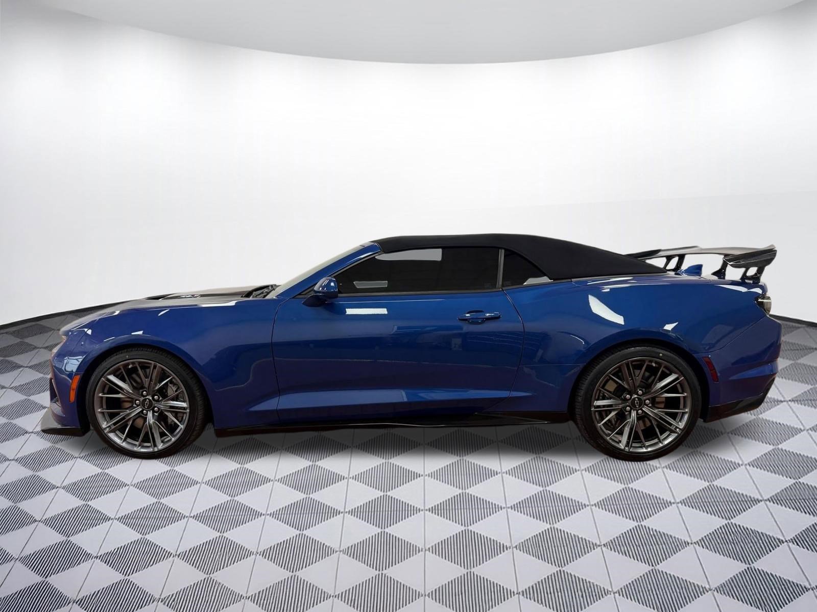 Used 2023 Chevrolet Camaro ZL1 image 2