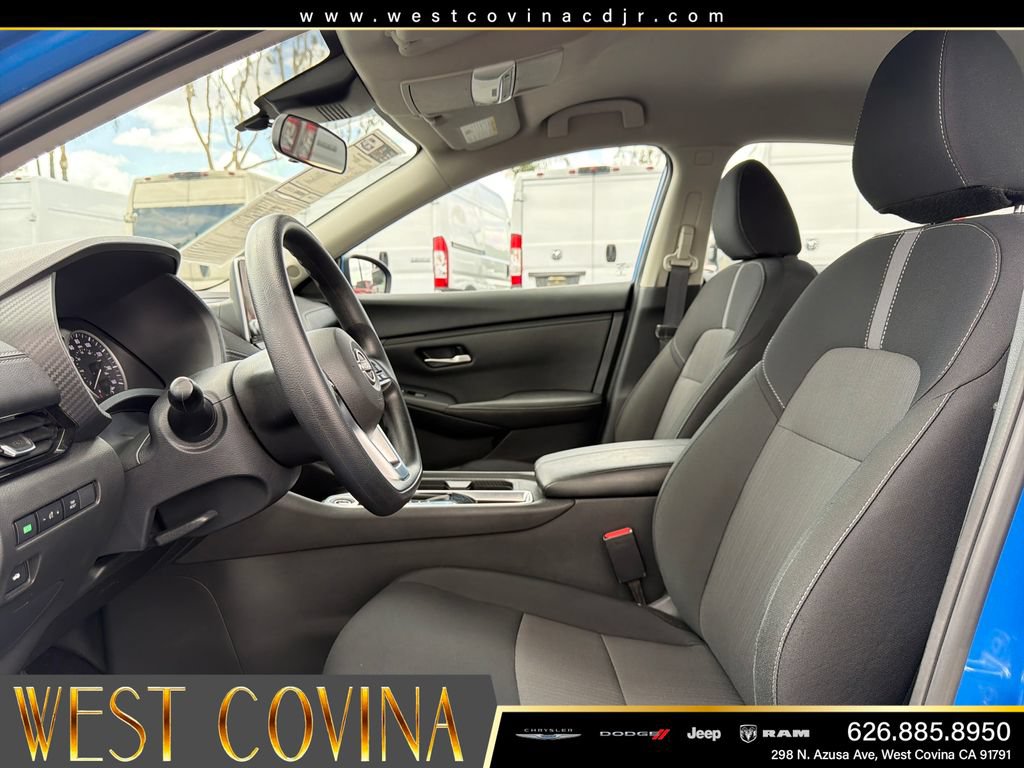 Used 2025 Nissan Sentra SV FWD image 9