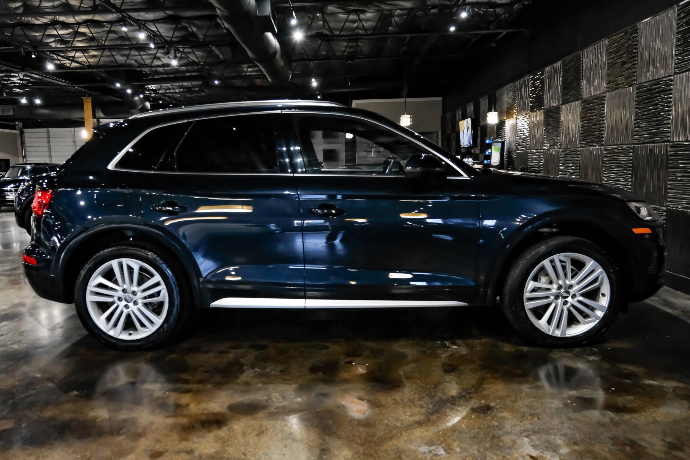 Used 2018 Audi Q5 2.0T Premium Plus w/ Premium Plus Package image 8