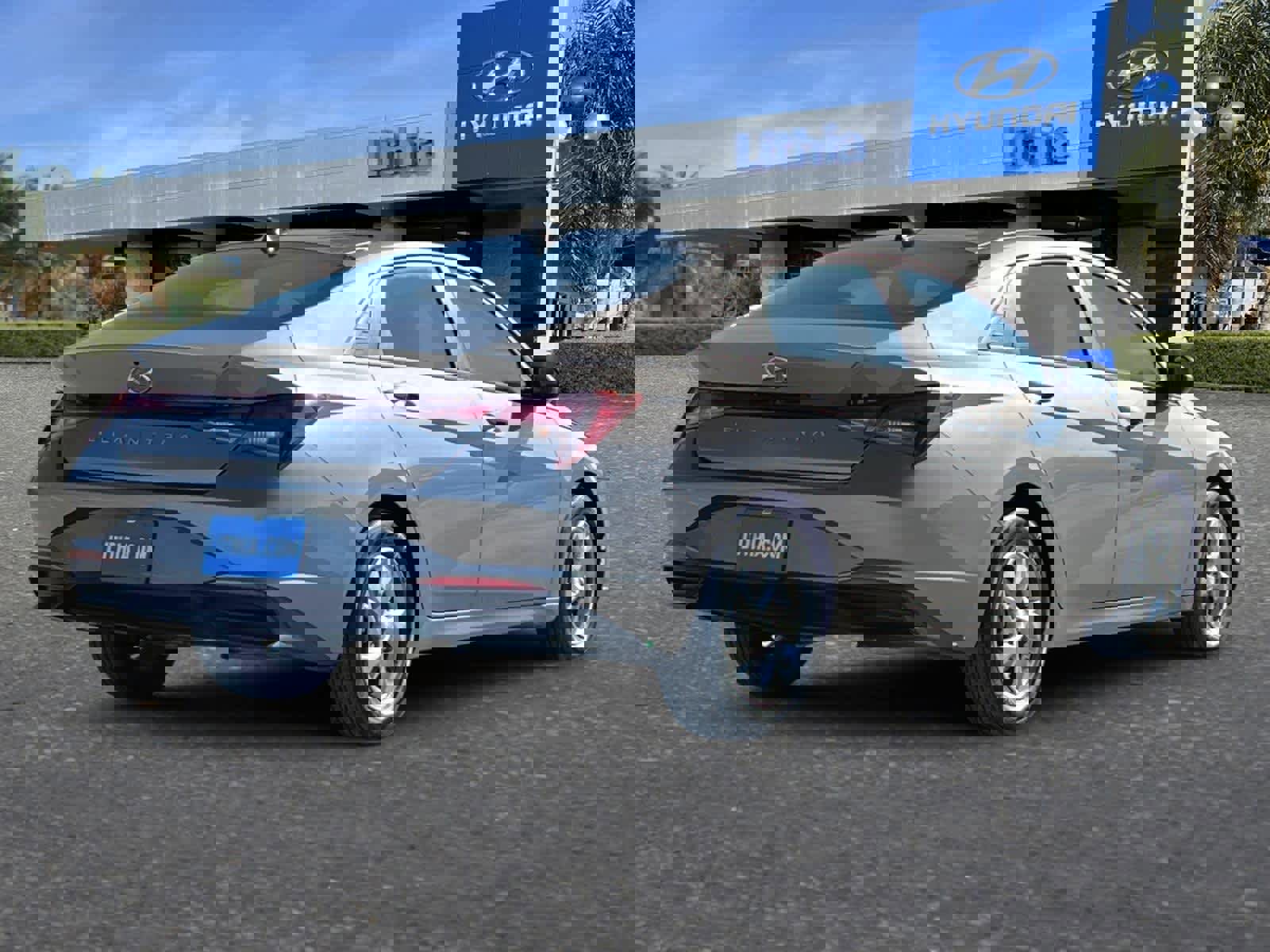 Certified 2023 Hyundai Elantra SE image 3