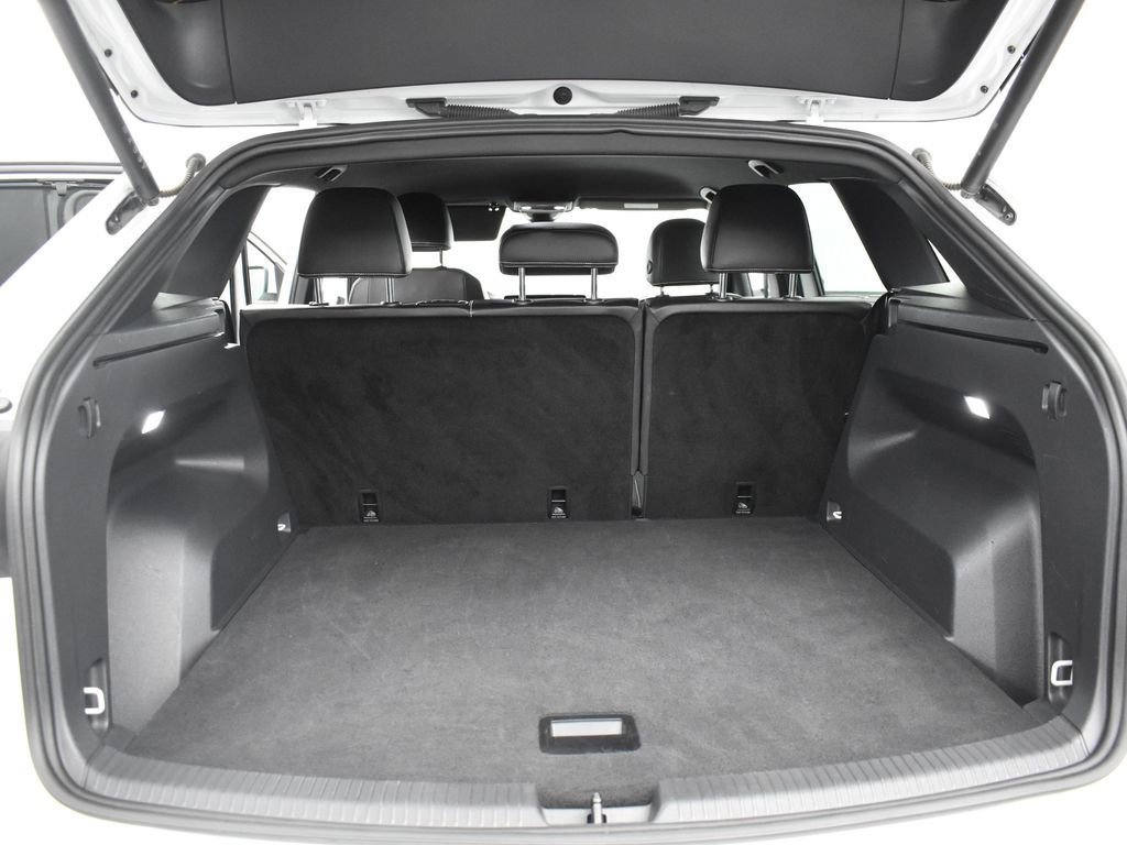 Used 2024 Volkswagen Atlas Cross Sport SE image 32