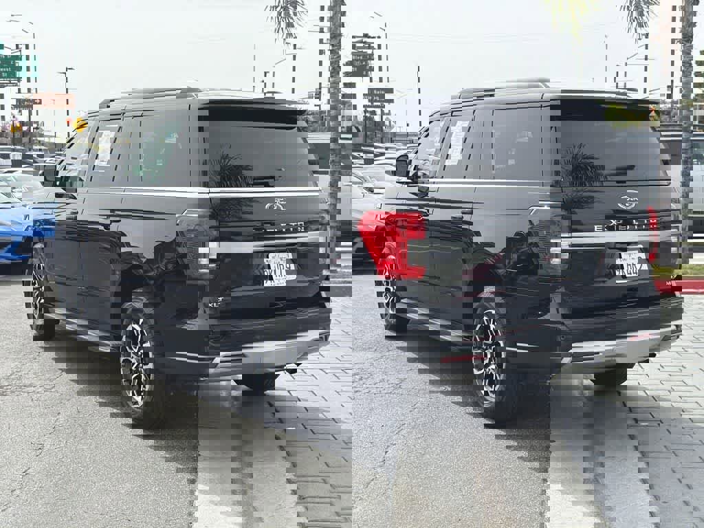 Used 2024 Ford Expedition Max XLT image 4