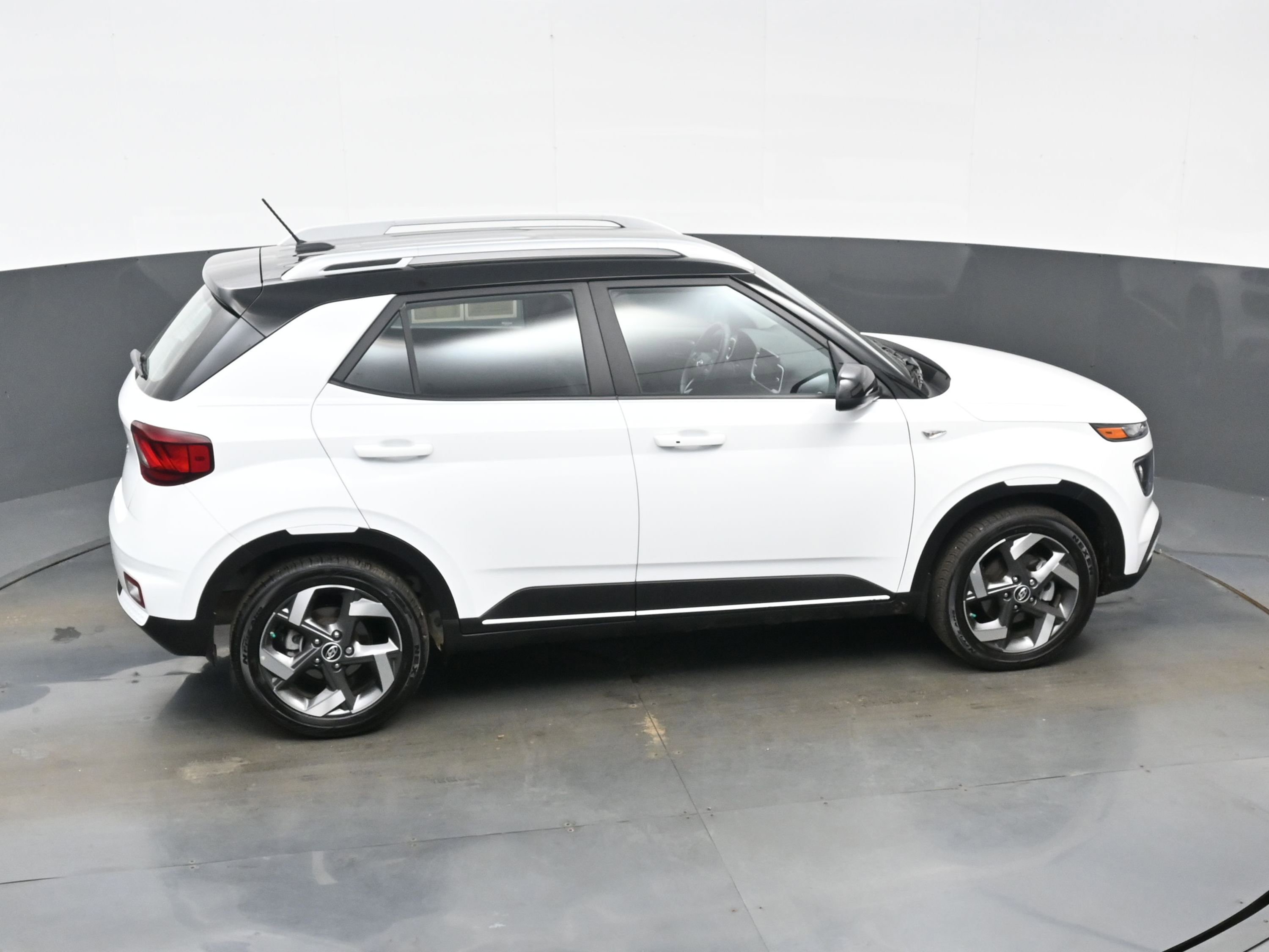 Certified 2025 Hyundai Venue Limited image 38