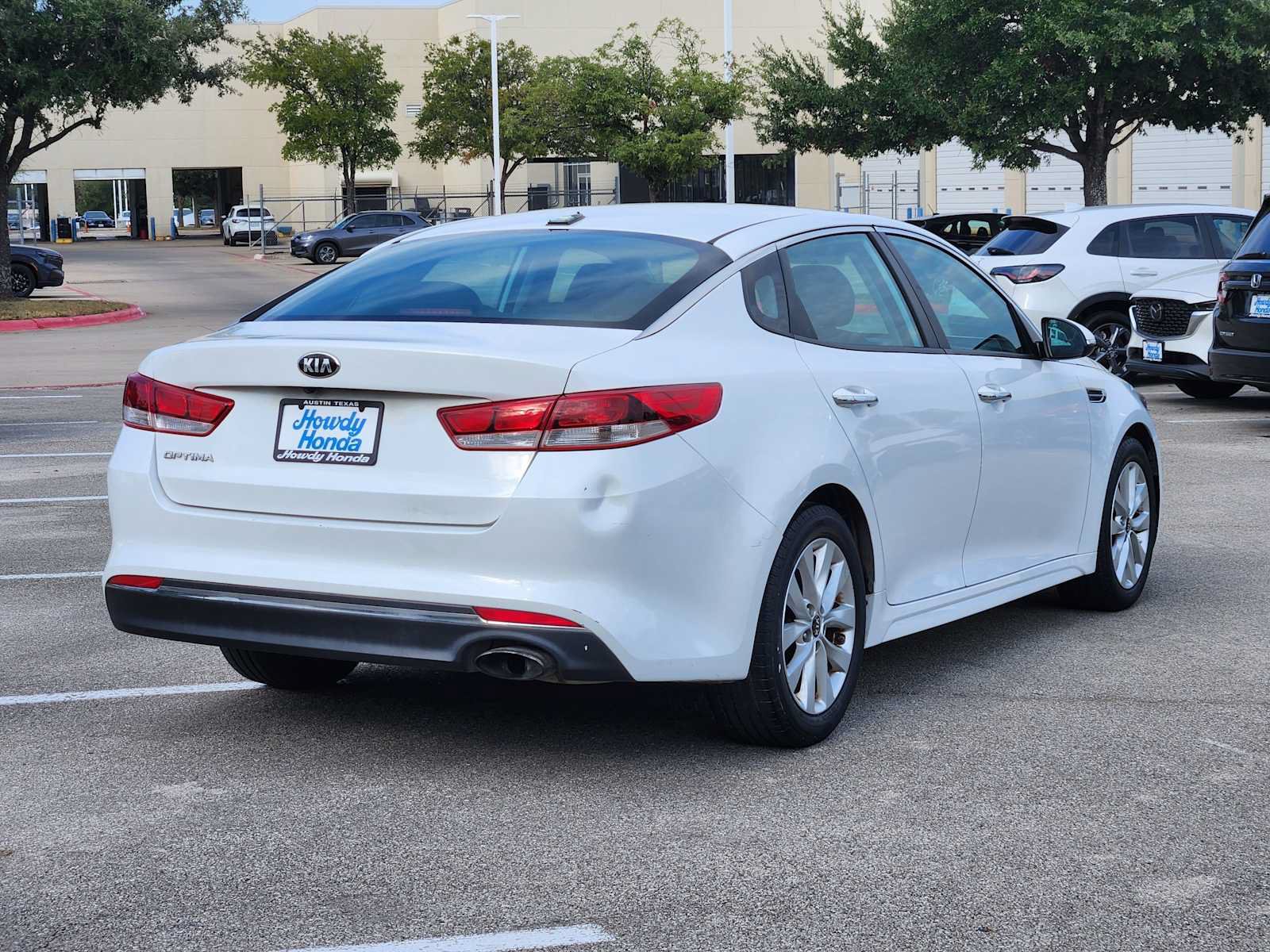 Used 2017 Kia Optima LX FWD image 6