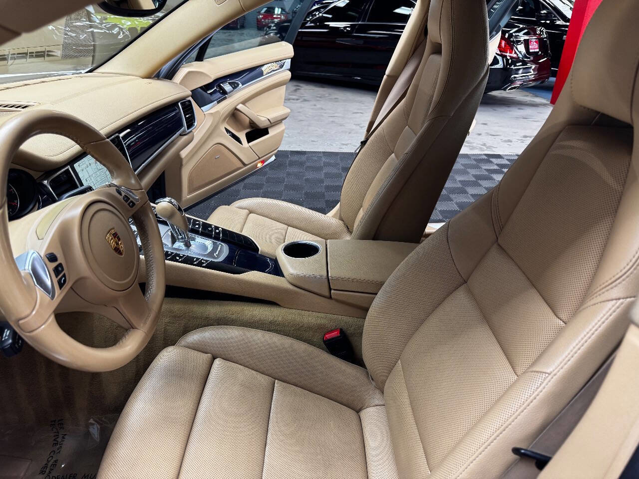 Used 2015 Porsche Panamera 4 image 32