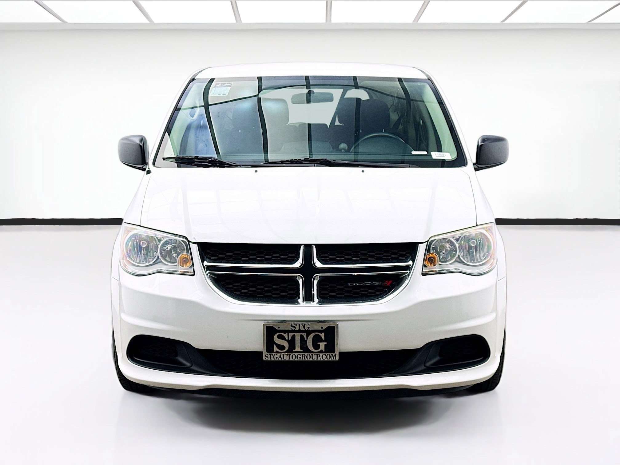 Used 2016 Dodge Grand Caravan SE w/ Quick Order Package 29E SE image 2
