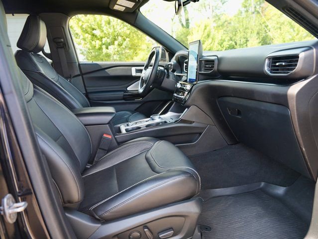 Used 2022 Ford Explorer ST w/ ST Street Pack image 8