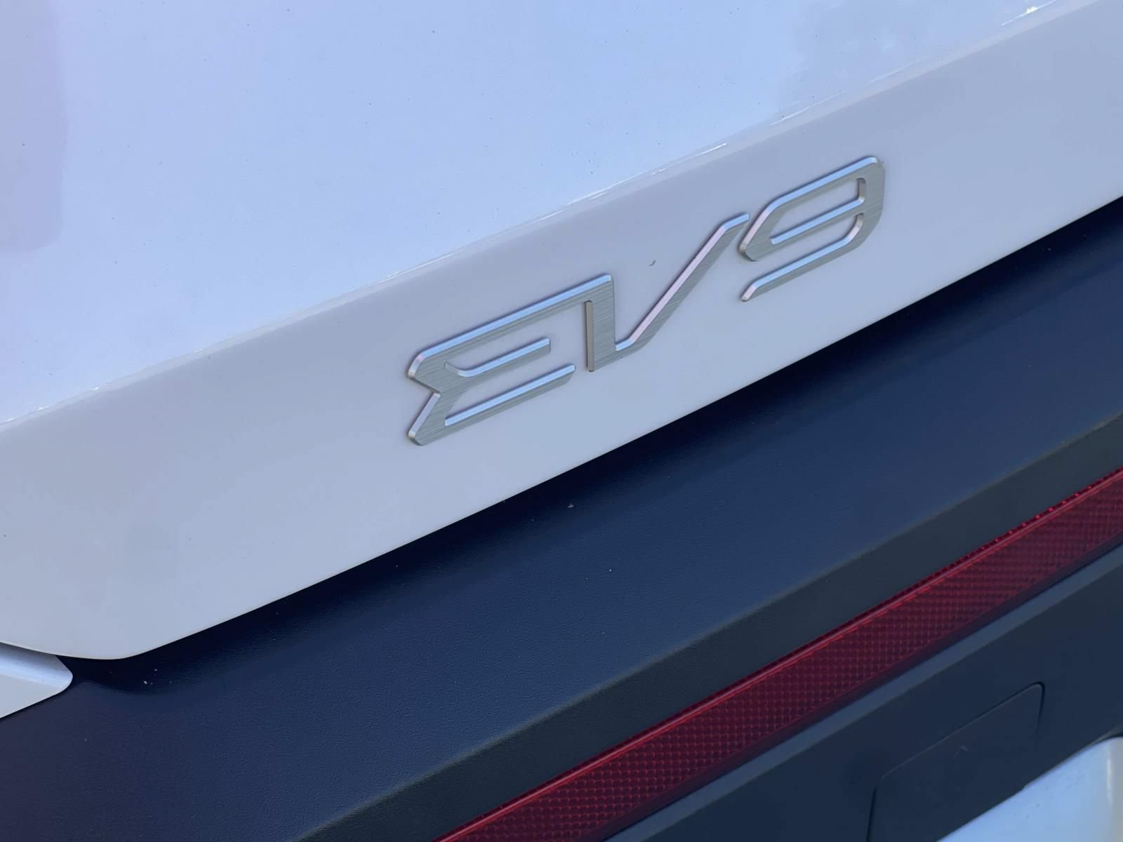 Used 2024 Kia EV9 Light Long Range RWD image 6
