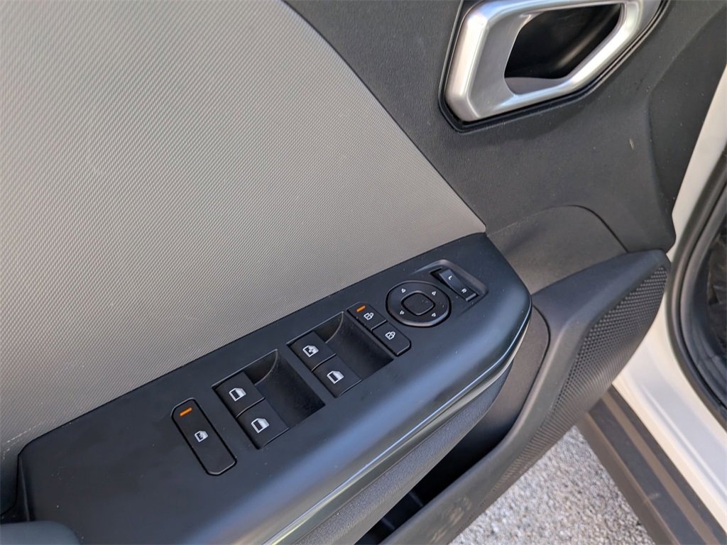 Used 2025 Kia K4 LXS image 13