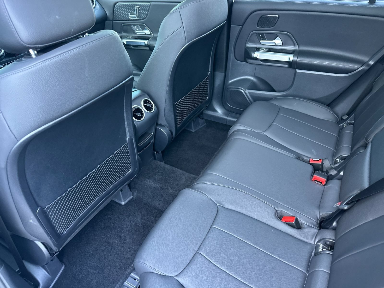 Used 2026 Mercedes-Benz GLB 250 image 12