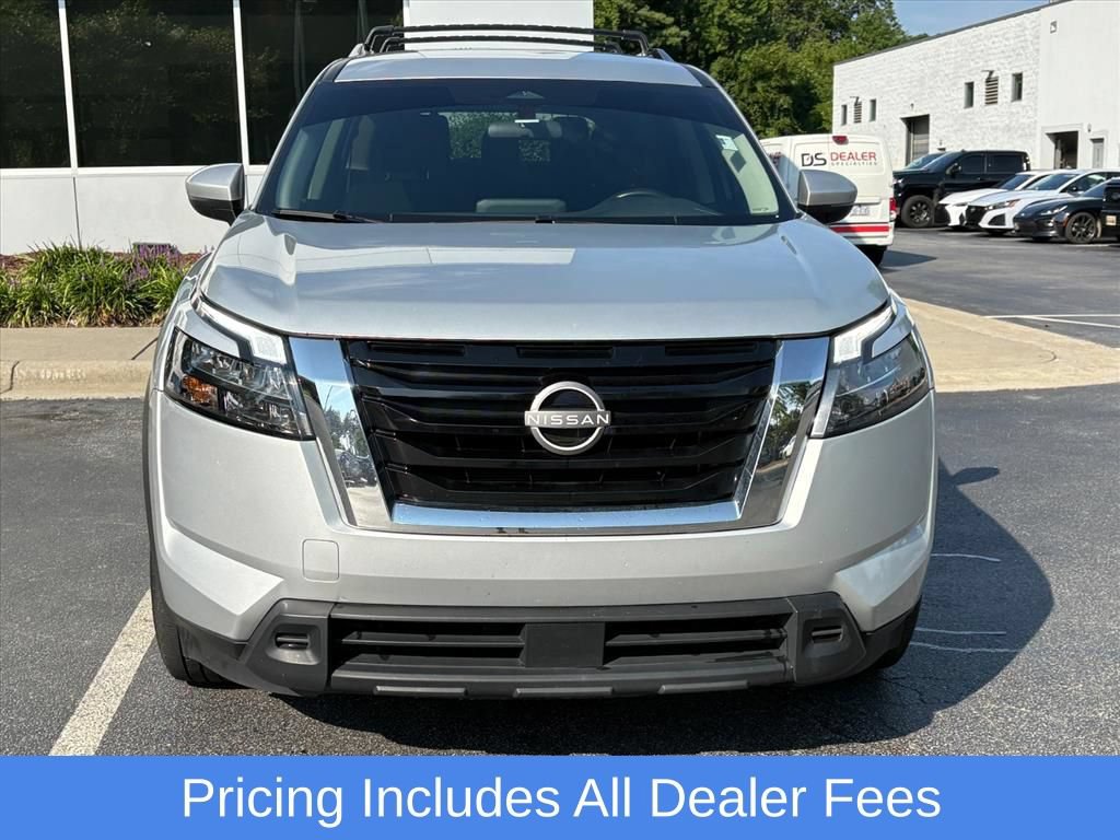 Used 2025 Nissan Pathfinder SV AWD/4WD image 4