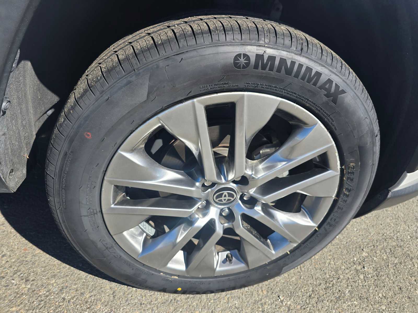 Used 2023 Toyota RAV4 XLE Premium image 9