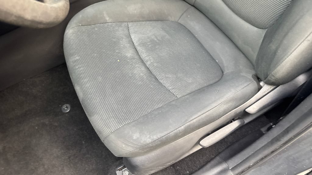Used 2021 Toyota RAV4 LE FWD image 28