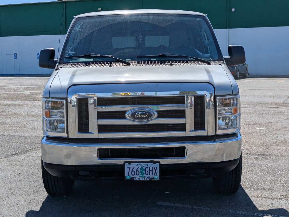 Used 2013 Ford E-350 and Econoline 350 XLT image 2
