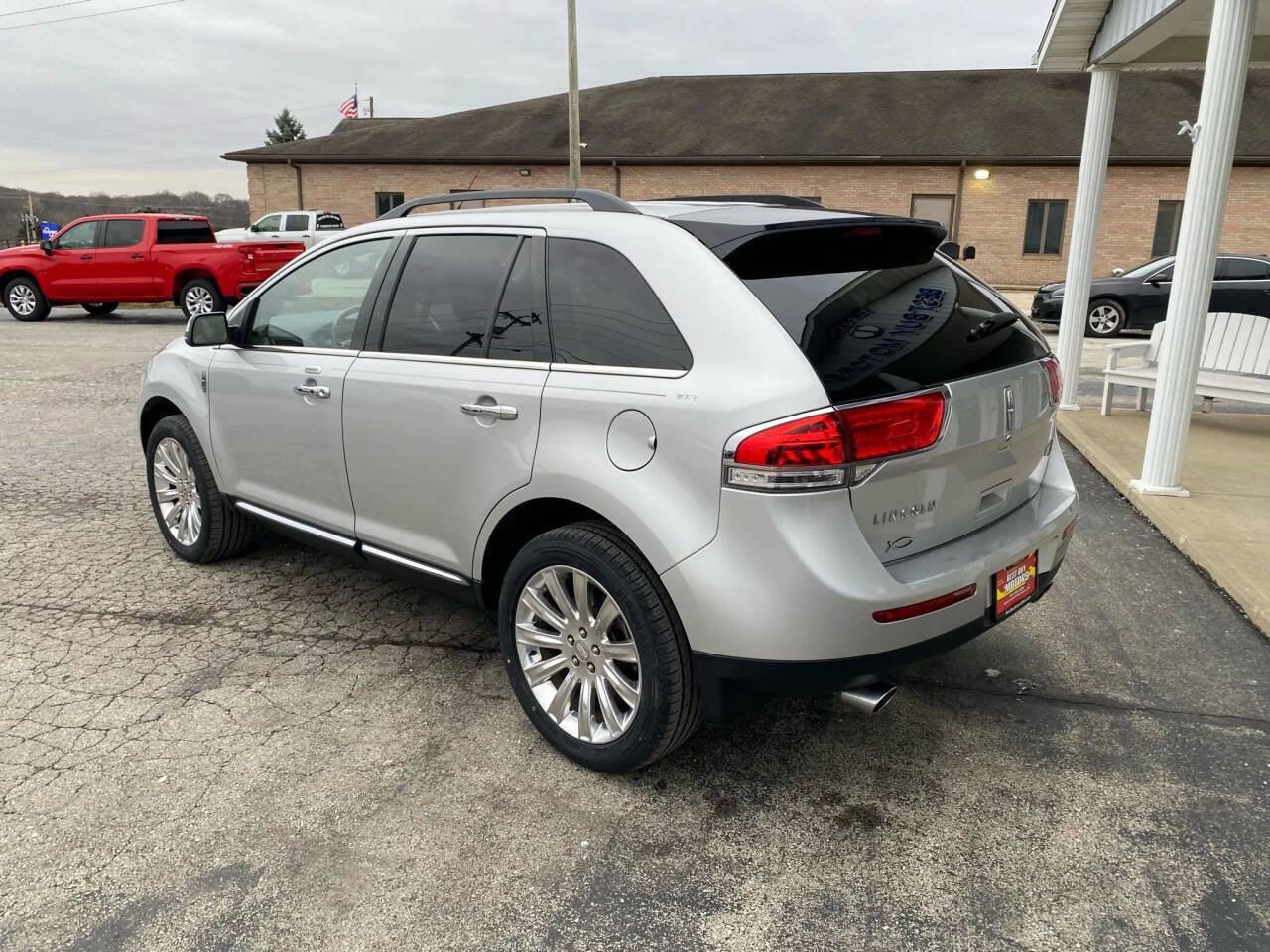 Used 2013 Lincoln MKX FWD image 5