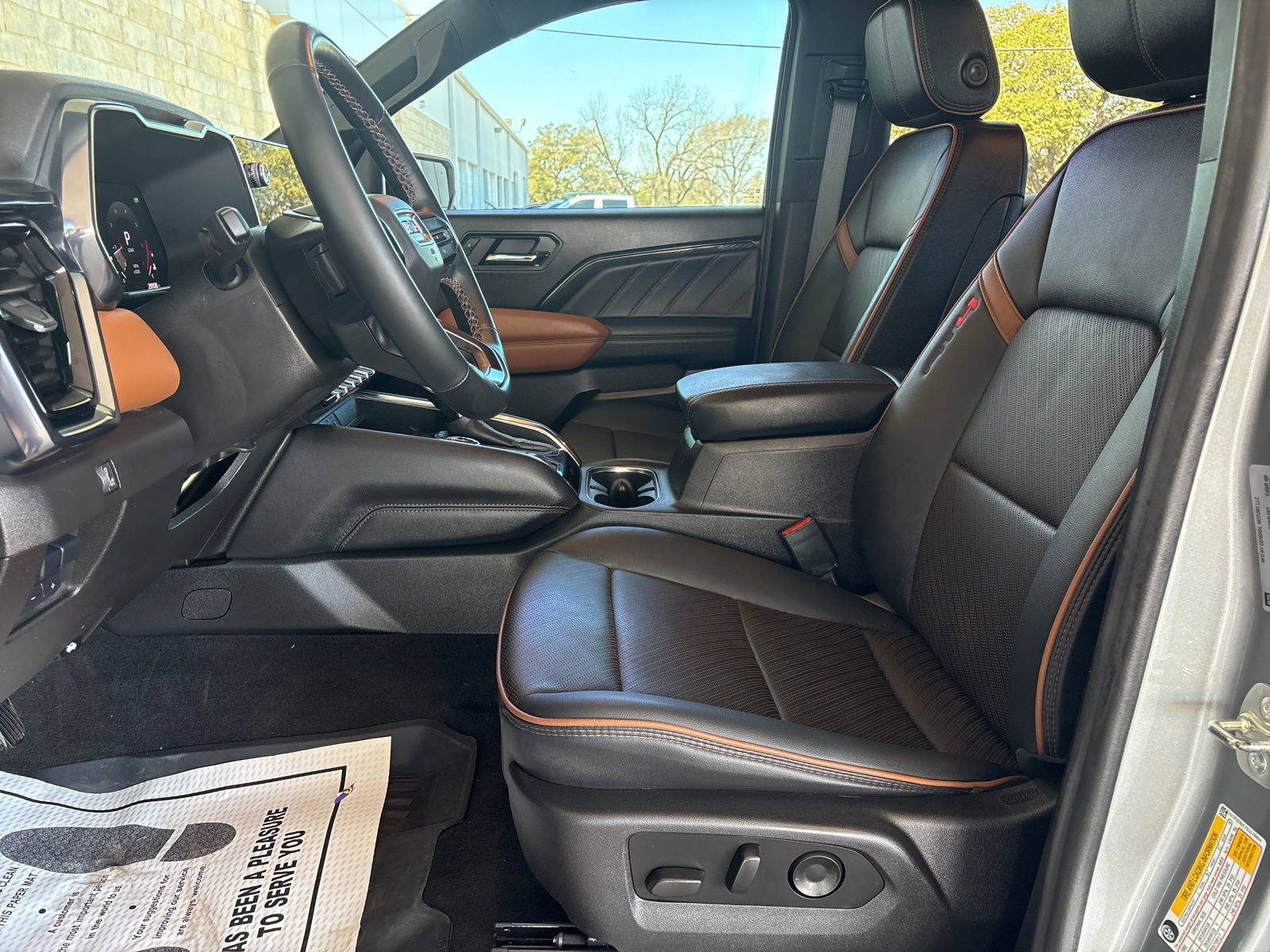 Certified 2025 GMC Canyon AT4 w/ AT4 Premium Package image 14