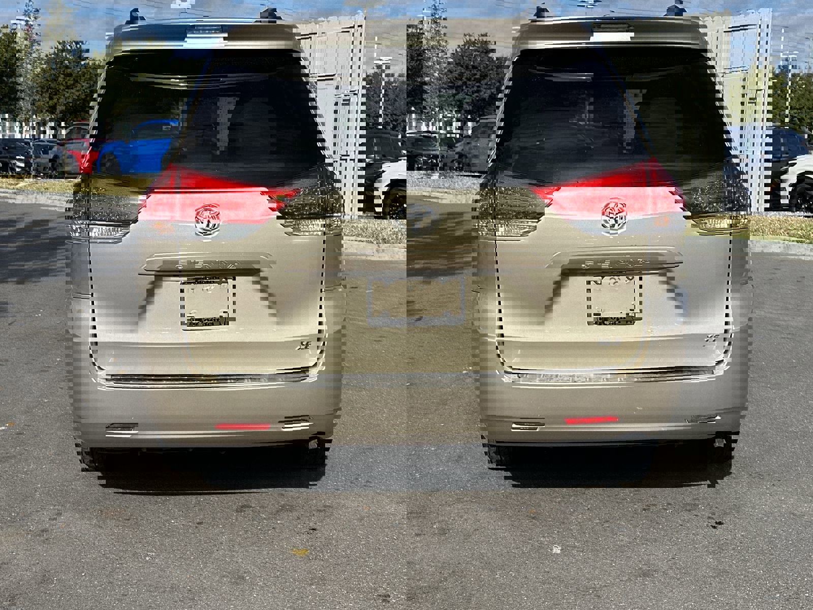 Used 2014 Toyota Sienna XLE image 5