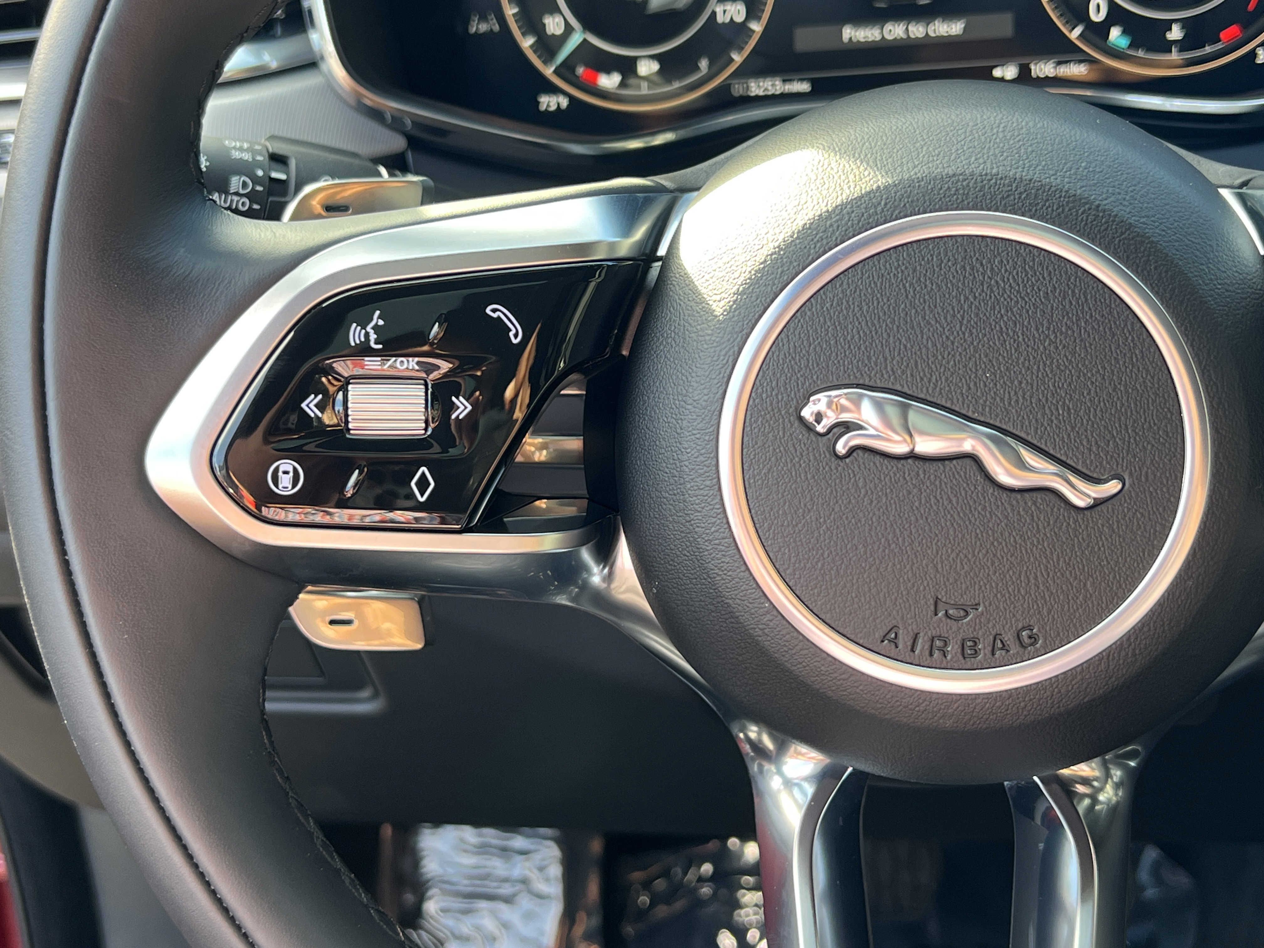 Certified 2025 Jaguar F-PACE R-Dynamic S image 30