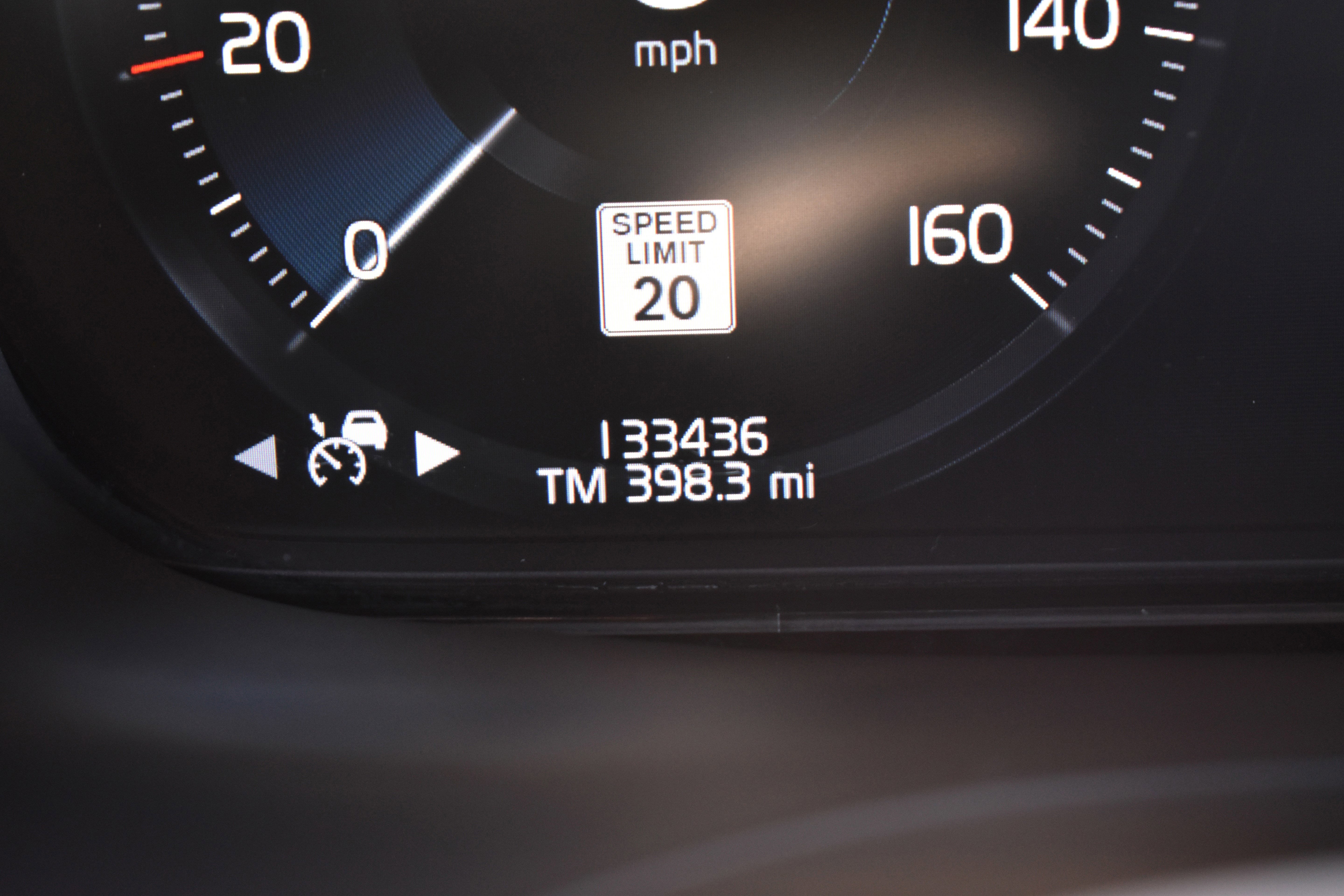 Used 2019 Volvo XC60 T8 Momentum w/ Advanced Package image 30