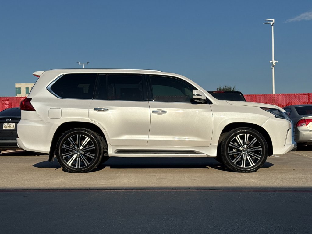 Used 2021 Lexus LX 570 4WD w/ Luxury Package image 7