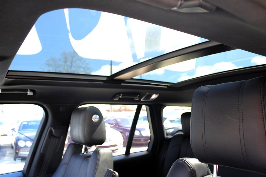 Used 2017 Land Rover Range Rover HSE image 23