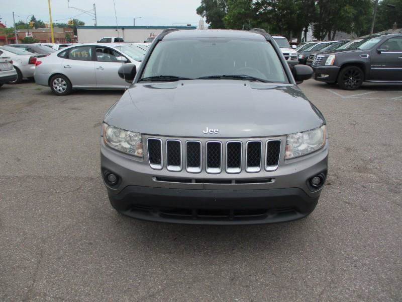 Used 2012 Jeep Compass Latitude FWD image 3