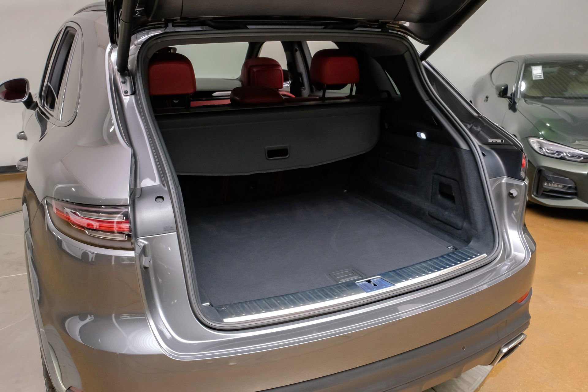 Used 2023 Porsche Cayenne Platinum Edition image 55