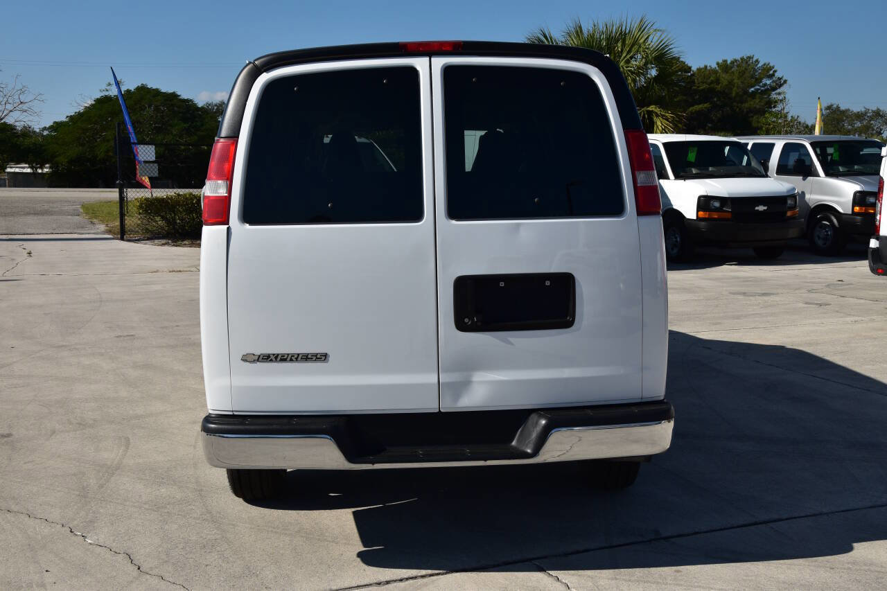 Used 2017 Chevrolet Express 3500 LT w/ LT Preferred Equipment Group RWD image 6