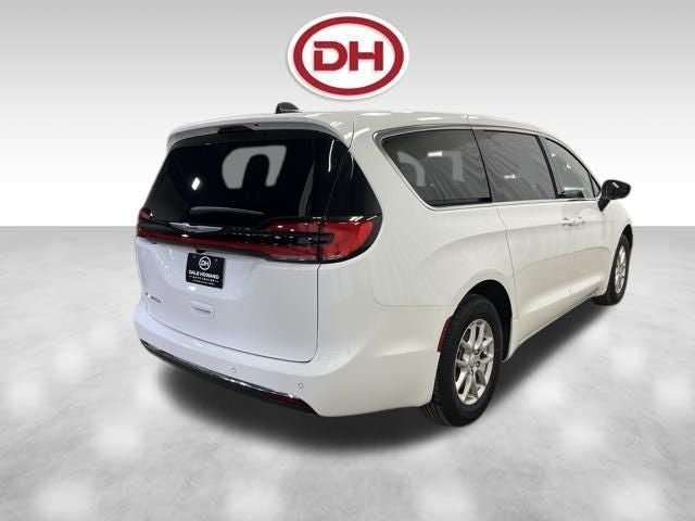 New 2026 Chrysler Pacifica Select FWD image 13