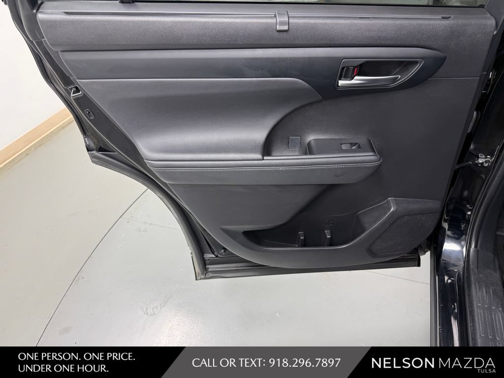 Used 2024 Toyota Highlander XSE FWD image 38