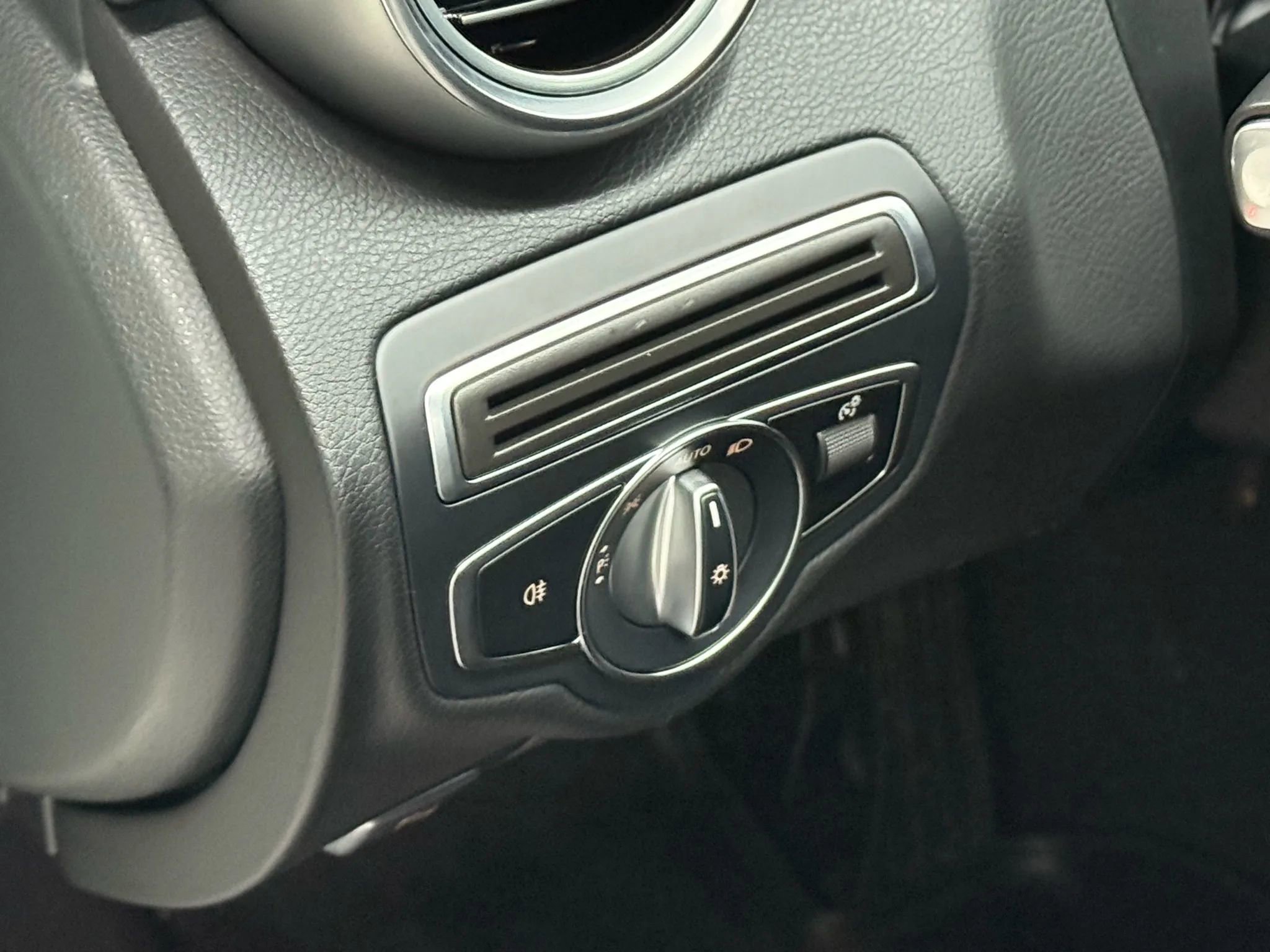 Used 2021 Mercedes-Benz C 300 Sedan image 25