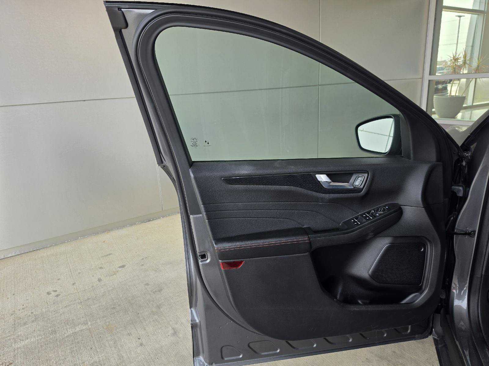Used 2024 Ford Escape ST-Line w/ Tech Pack #1 AWD/4WD image 18