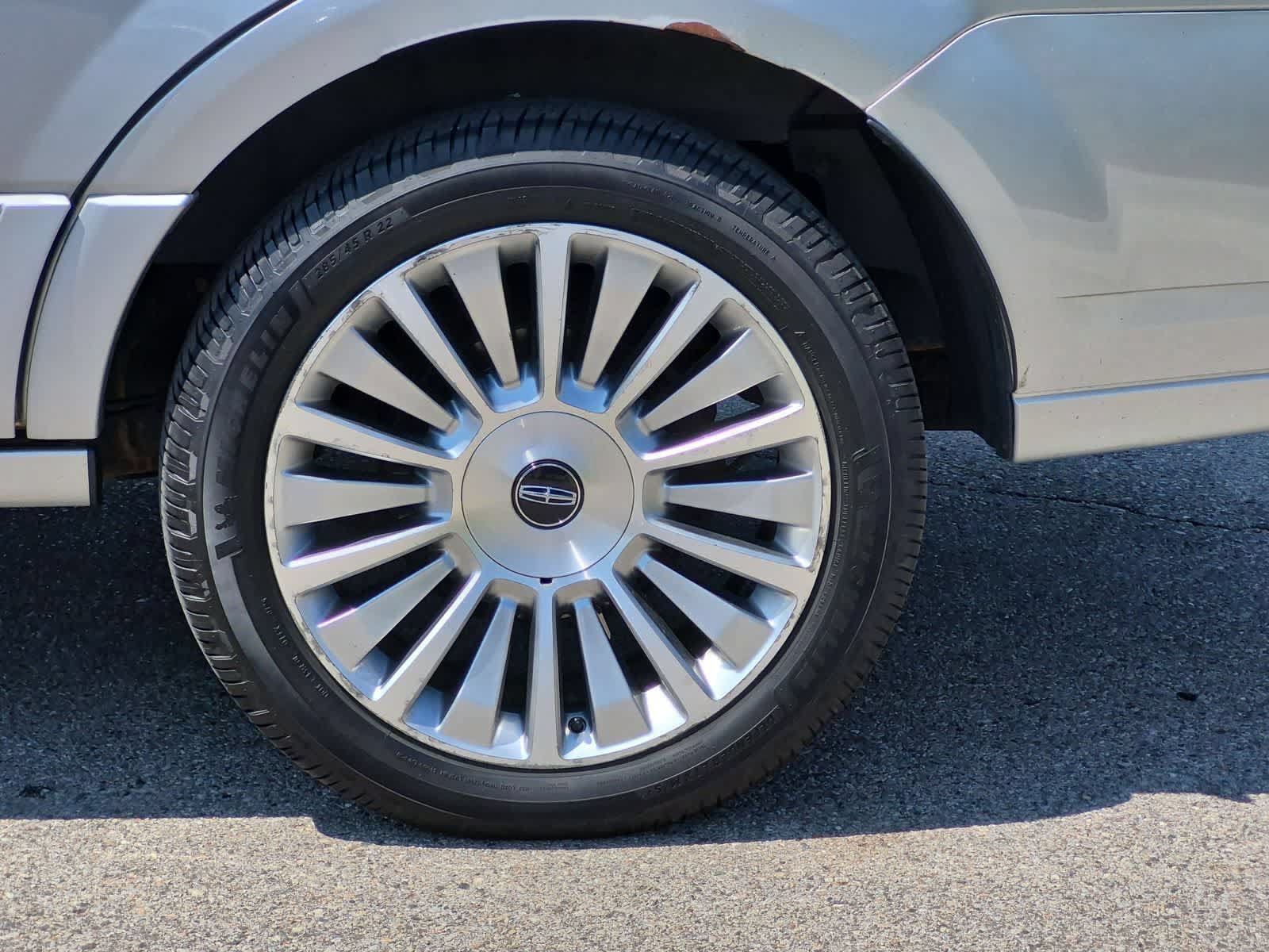 Used 2017 Lincoln Navigator Select AWD/4WD image 13
