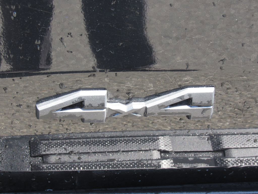 Used 2025 Toyota Tacoma SR5 AWD/4WD image 10